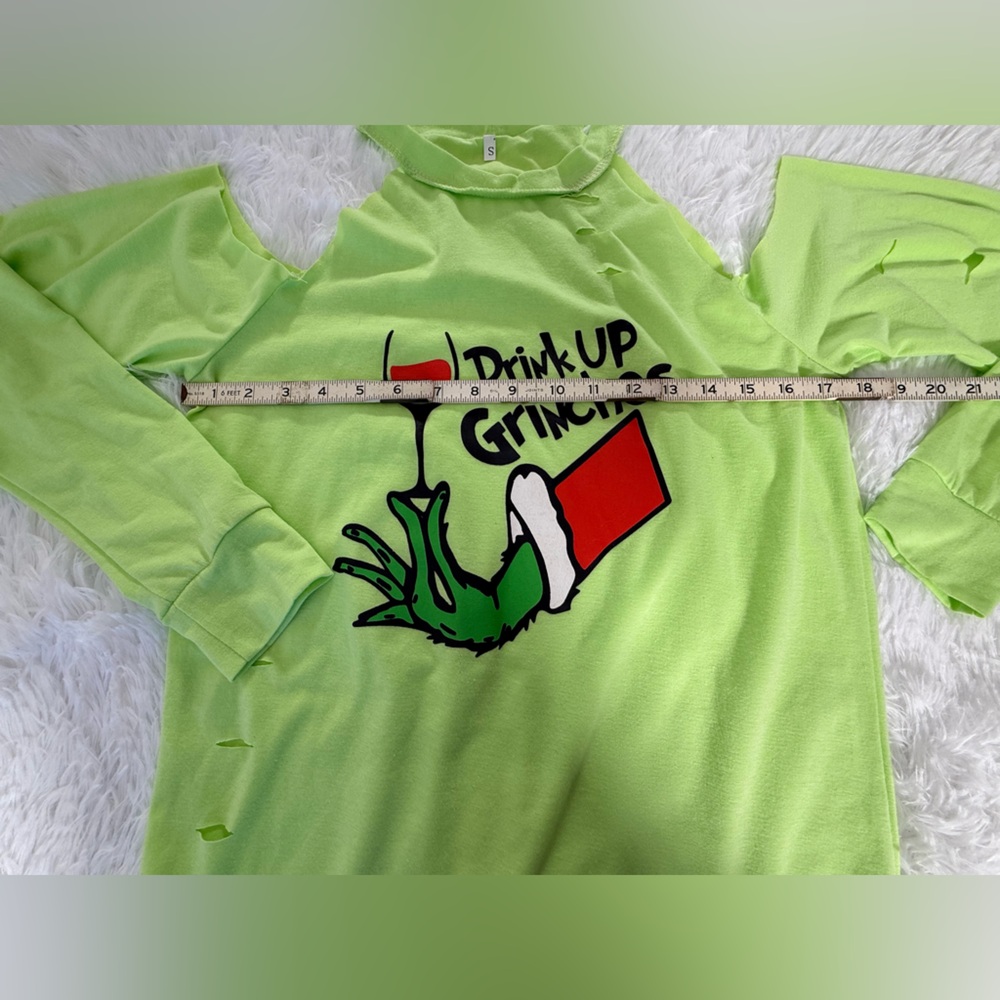 Drink up Grinches - fun holiday top S NWOT Burgundy Quarter - Picture 4 of 9